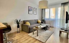 ApartBroniewskiego